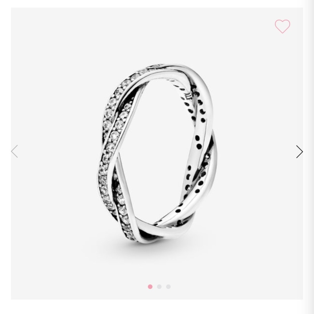 Pandora Sparkling Twisted Crown Ring